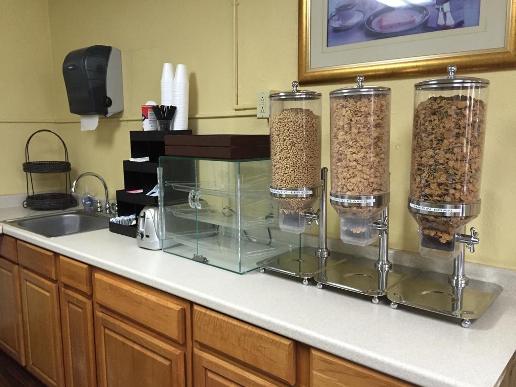 Americas Best Value Inn-Nashville/Airport South Zewnętrze zdjęcie