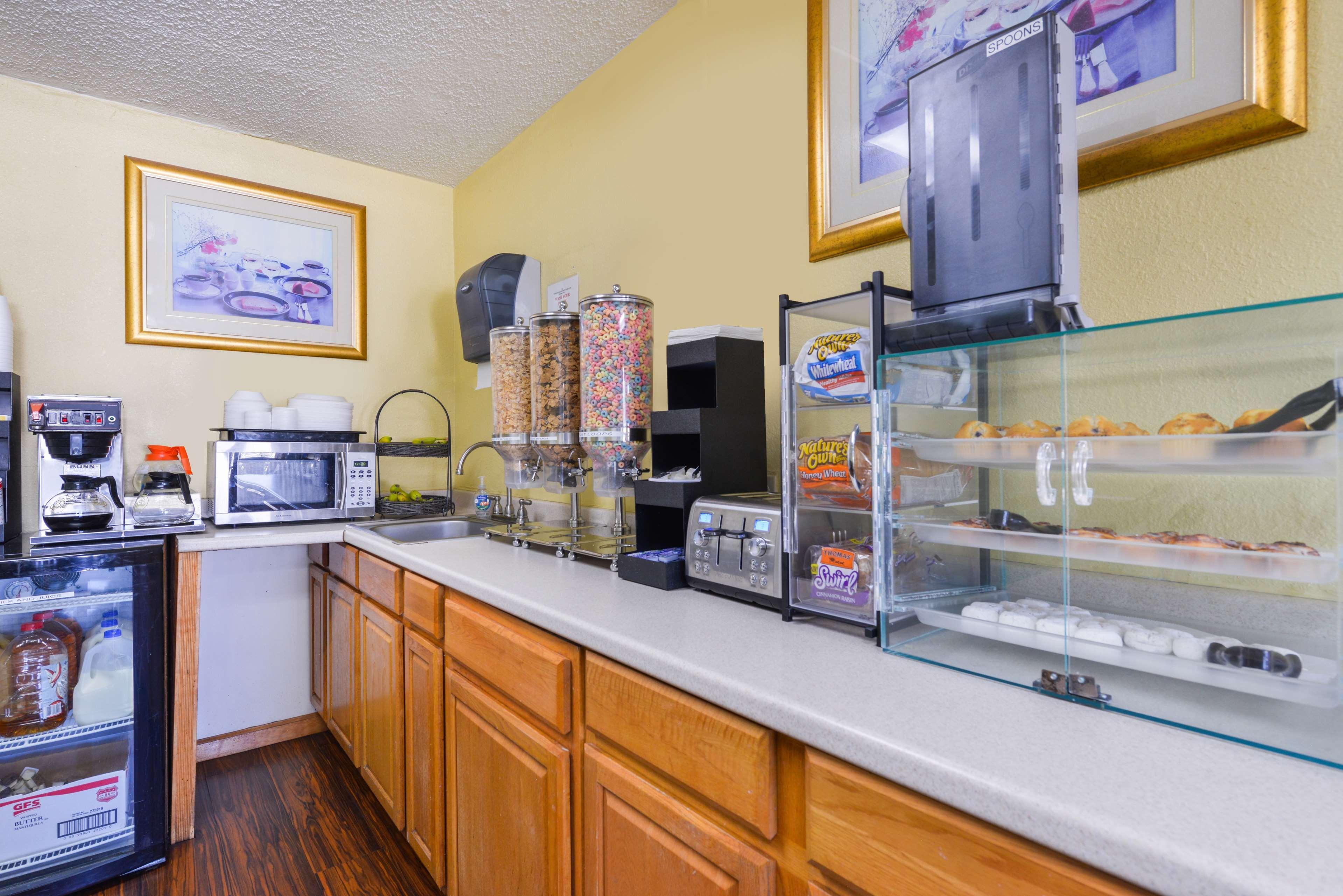 Americas Best Value Inn-Nashville/Airport South Zewnętrze zdjęcie