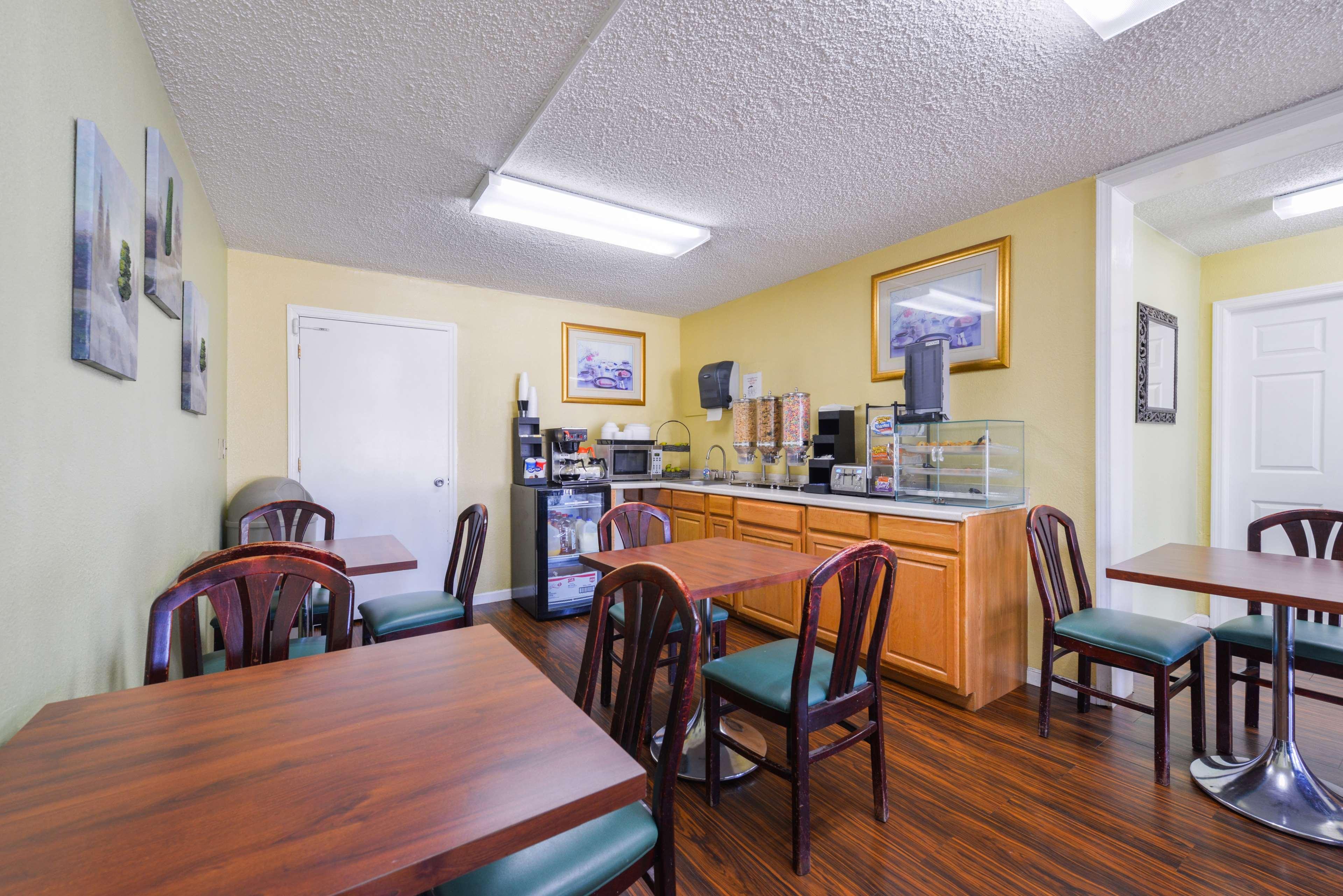 Americas Best Value Inn-Nashville/Airport South Zewnętrze zdjęcie
